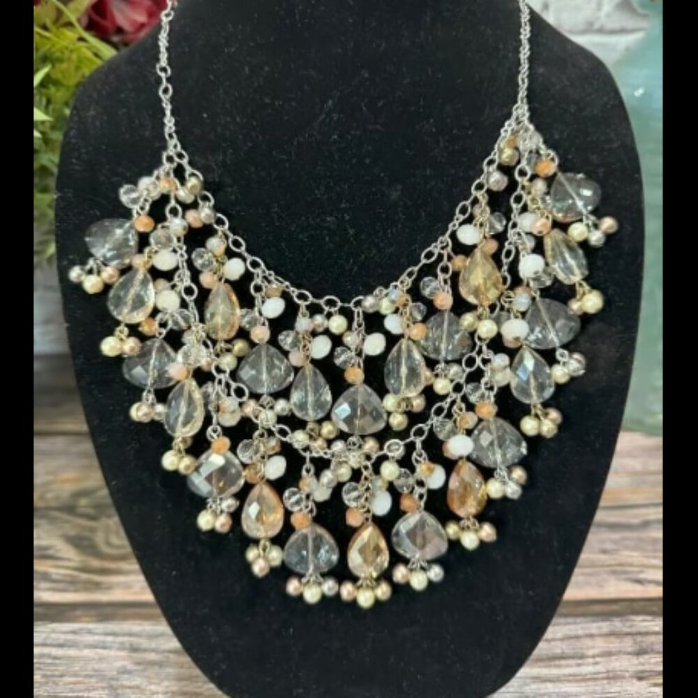 Loft Glass Beaded Bibb Style Necklace ITM123